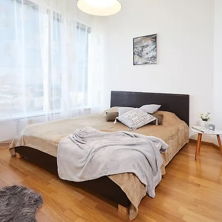 Skyscraper Seaview Apartman