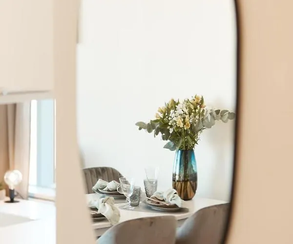 Skyscraper Seaview Apartment *